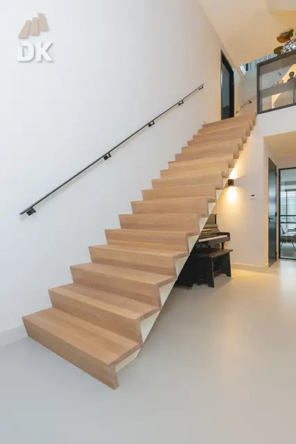 0015 Eiken Z steektrap hardhout Nieuwerbrug 1