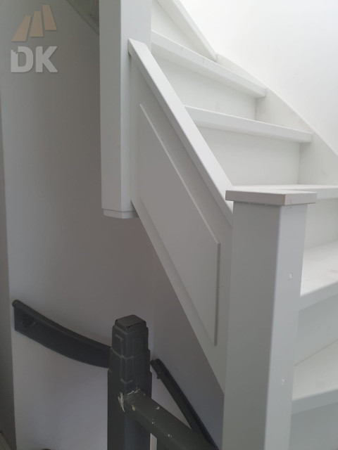 Vuren dichte dubbelkwart trap naar dakopbouw 02