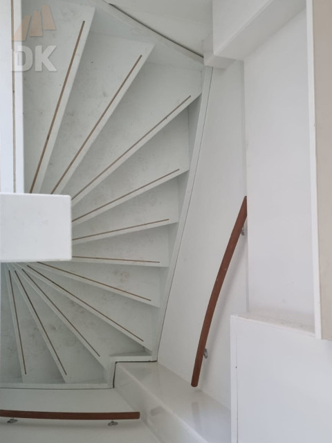 Vuren dichte spiltrappen 03